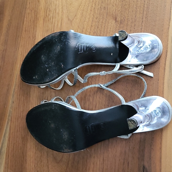 Silver shoes 10 - Picture 3 of 4